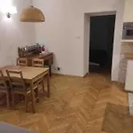 Centrally Located Apartment For 9 Guests Garbarska