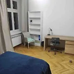 Centrally Located Apartment For 9 Guests Garbarska