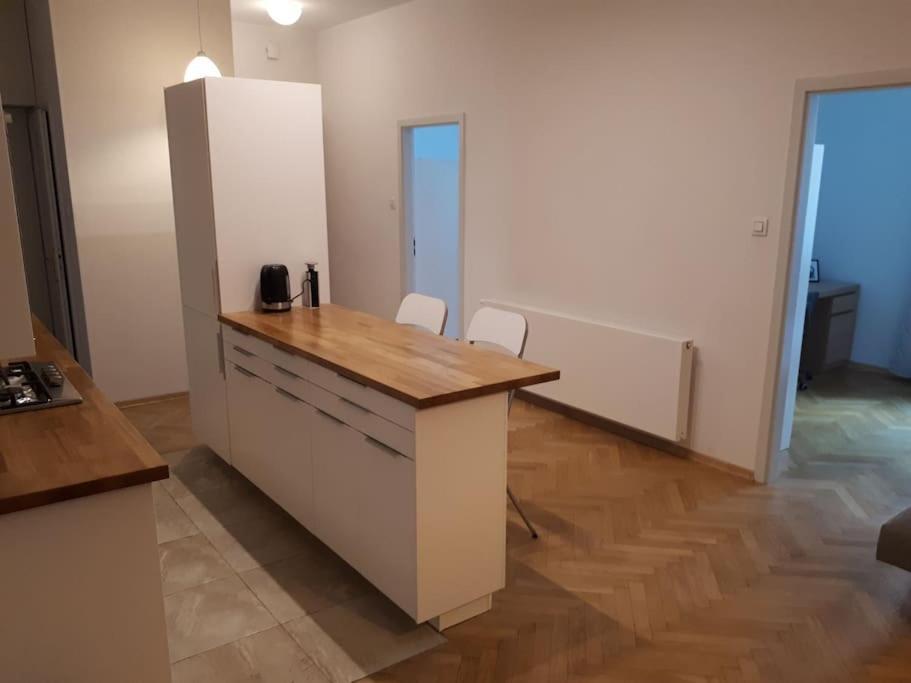 Apartment Centrally Located For 9 Guests Garbarska