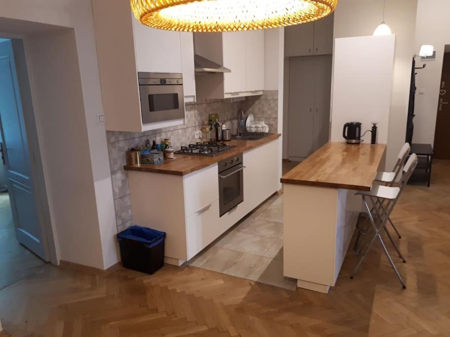 Centrally Located For 9 Guests Garbarska Apartment Krakau